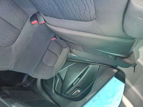 Imagen 4 de 6 de Kia Rio 1.4 Ex At 2016