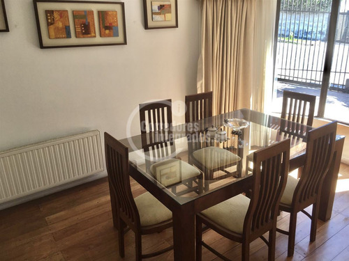 Casa En Venta De 5 Dorm. En Las Condes