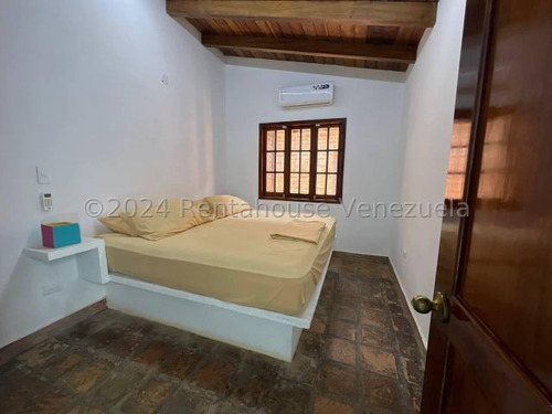 Casa De Campo En Venta En Sector Ojo De Agua El Castaño Remodelada Con Planta Electrica Piscina Y Sistema De Seguridad Kg:25-2941