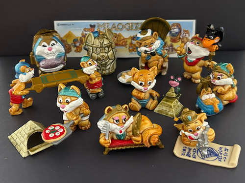 Colección Kinder Sorpresa Piramiau Gatos Egipcios