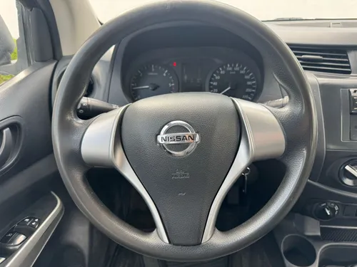 Nissan Np300 2020
