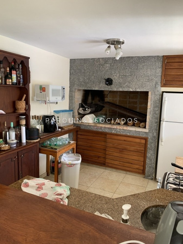 Casa De Cuatro Dormitorios Completamente Reciclada En Venta En Playa Mansa- Ref: 2679