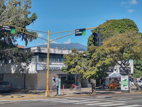 En La Trinidad. Venta, Local - Oficina - Depósito. Oportunidad!!!