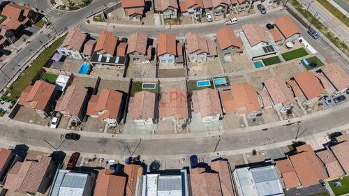 Se Arrienda Gran Casa De 3d-3b Estacionamient (73513)