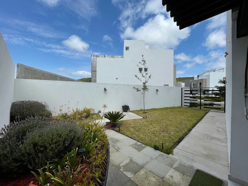 Imagen 1 de 18 de Casa En Venta Con Roof Garden En La Zona De Paseo San Junipero, Queretaro
