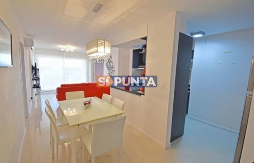 Imagen 2 de 8 de Alquiler De Apartamento Temporario De 2 Dormitorios En Edificio Icon Brava Punta Del Este