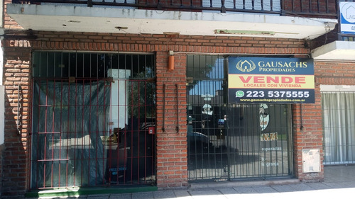 Casa En Planta Alta Con Locales En Pleno Barrio San Carlos
