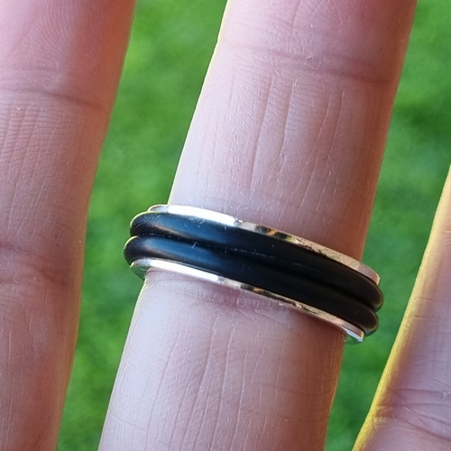 Imagen 2 de 6 de Anillo Plata Con Caucho Negro