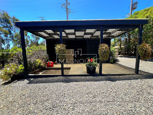 Casa En Venta De 5 Dorm. En Pichilemu