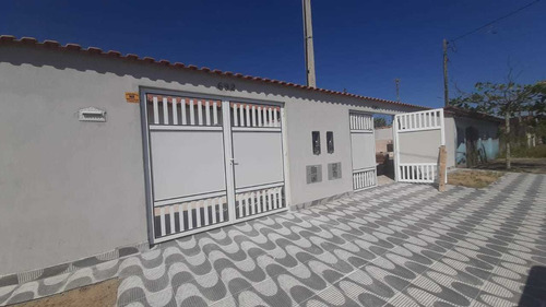Imagem 2 de 13 de Casa A Venda Com Piscina Em Mongaguá-sp.