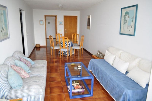 Venta De Apartamento De 2 Dormitorios En Roosevelt
