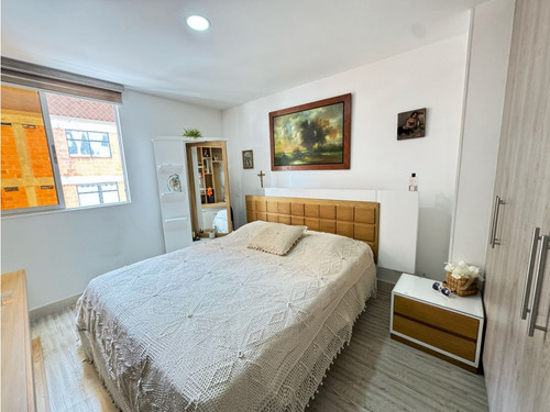 Apartamento, Laureles Hermoso Con Parqueadero