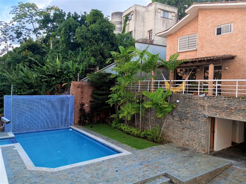 Se Vende Casa 300m2  3h+2s/ 2b+2s/ 4pe Lomas De La Lagunita