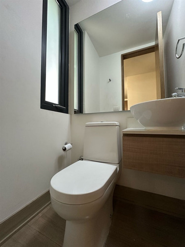 Departamento En Arriendo De 2 Dormitorios En Las Condes