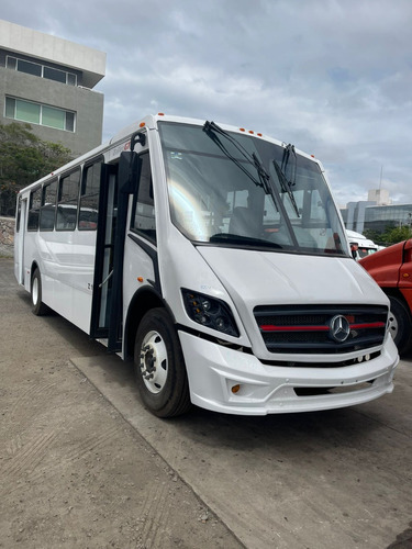 Autobus Mercedes Benz 2024