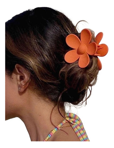 Flores Grandes Con Clip Color Caramelo