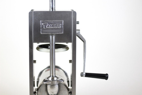 Imagen 7 de 10 de Embutidor Manual En Acero Inoxidable Cap.7 Lts