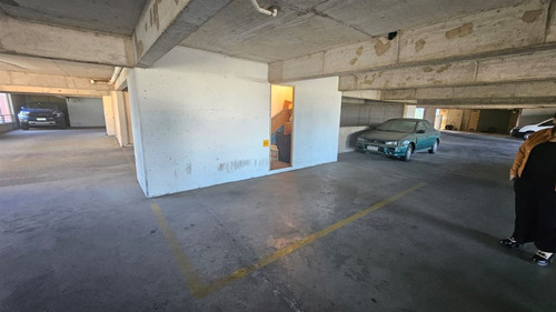 Oficina En Venta En Concepción , 3 Estacionamientos Y 3 Bod
