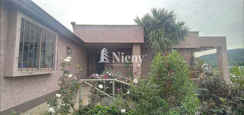 Casa En Venta De 5 Dorm. En Quilpué