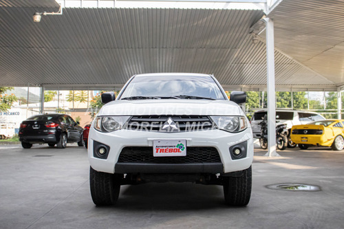 Mitsubishi L200 2.4 Cabina Doble 4x2 Mt