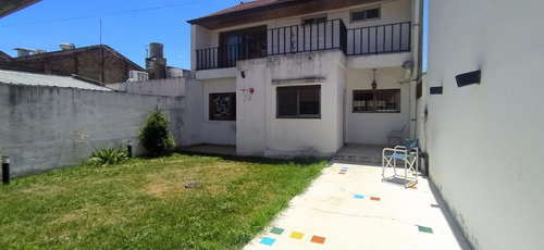 Chalet En Venta- Luis Maria Campos N° 294 Entre Zapiola Y Avellaneda- Bernal