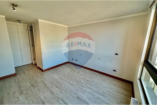 Amplio Departamento, Vista Despejada, Bajos Gastos Comunes