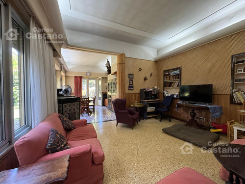 Casa Antigua De Categoría, 6 Amb., En El Bajo De Vte. López