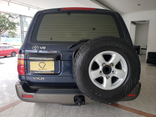 Toyota Land Cruiser Sahara 99 Gasolina 5.7 Mecánica Blindada