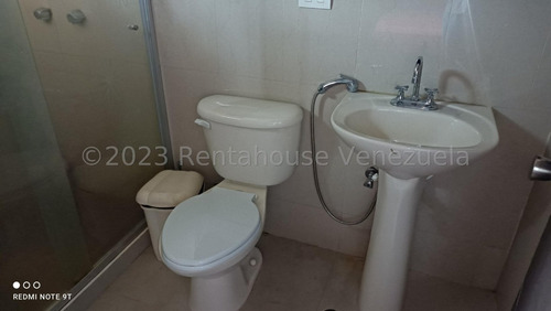 Maria Elena Latouche Vende Hermoso Townhouse . Conjunto Cerrado, Cuenta Con Pozo, Planta Eléctrica A Gas. Mels 23-33278. Visitela Excelente Inversión