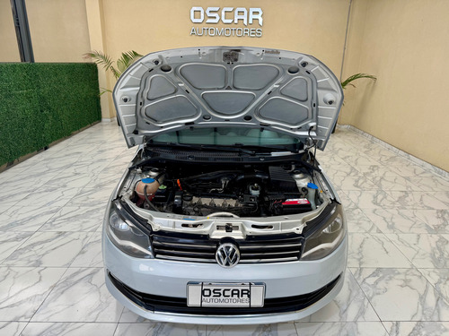 Volkswagen Voyage 1.6 Highline 101cv