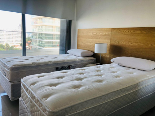 Apartamento En Venta De 3 Dormitorios En Playa Brava