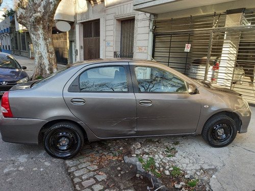 Imagen 2 de 11 de Toyota Etios Xs 1.5 Sedan