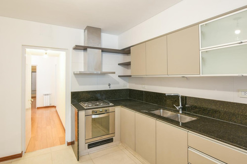Departamento De 3 Dormitorios En Venta - Nuevo Con Cochera Y Patio - Centro