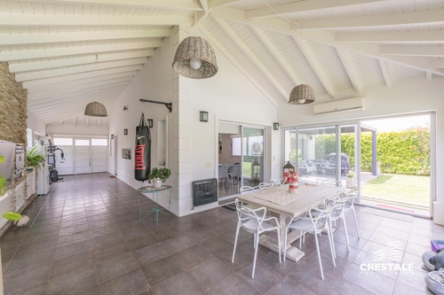 Imagen 19 de 30 de Excelente Casa 2 Plantas, 4 Dormitorios En Venta, Piscina, Parque - Cadaques (funes Hills)