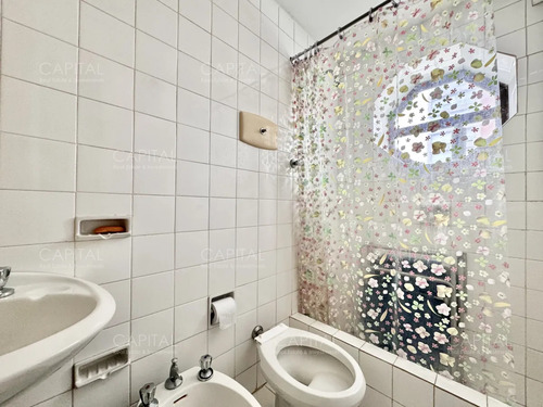Apartamento De Cuatro Dormitorios Y Dependencia En Venta, Punta Del Este.