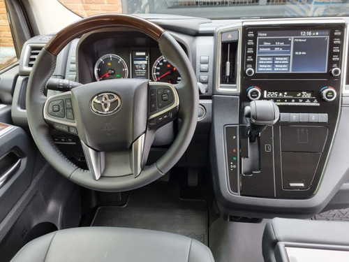 Imagen 11 de 14 de Toyota Hiace 2023 2.8 Tdi Wagon 6at 10a