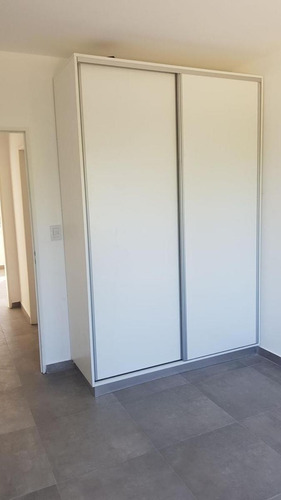 Venta De Departamento Con Jardin En Manzanares Chico, 4 Ambientes