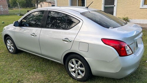Nissan Versa Versa acenta