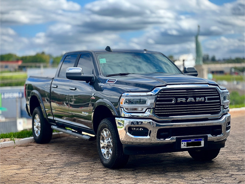 RAM Ram 3500 6.7 Laramie Cab. Dupla 4x4 Aut. 4p