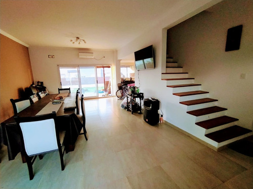 Imagen 7 de 30 de Venta Casa Moderna, Barrio Laguna Azul