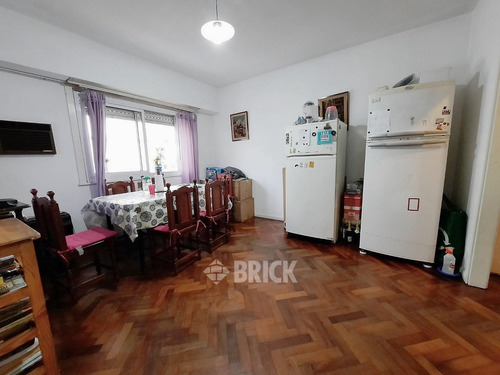 Hipolito Yrigoyen Al 2900 - Impecable Todo Sol Todo Externo