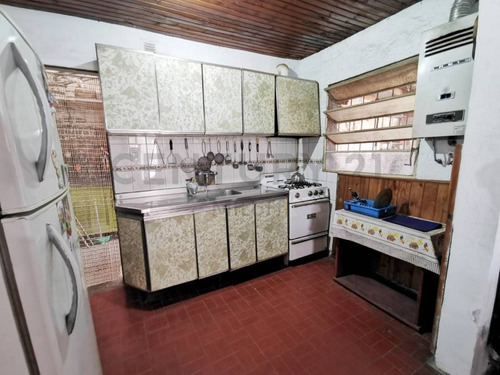 Imagen 5 de 19 de Casa En Venta De 2 Dormitorios Con Patio En La Plata