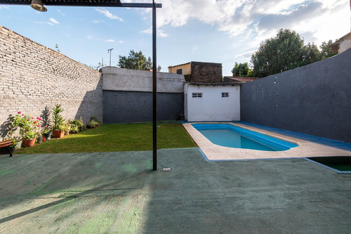 Casa En Venta Don Bosco, Pileta