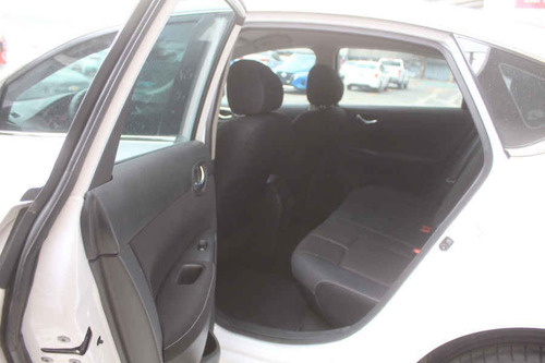 Imagen 10 de 15 de Nissan Sentra 2018 4p Sense L4/1.8 Man