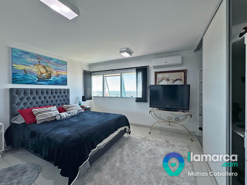 Piso Entero De 4 Dormitorios A La Venta En Torre Vip Uritorco En Altos De Villa Sol, 450 M2