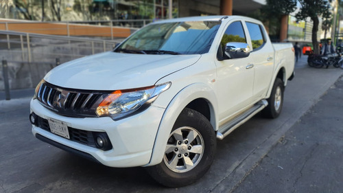 Mitsubishi L200 2.4 Cabina Doble 4x2 Mt