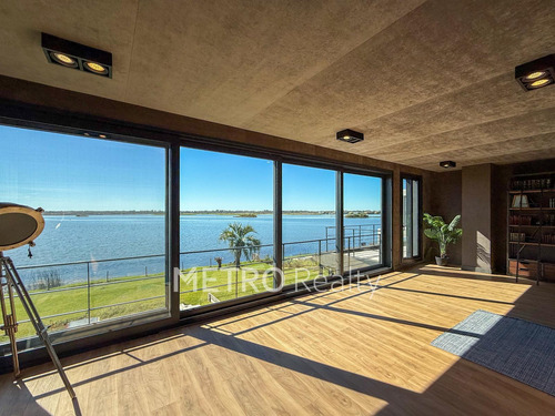 Casa En Venta Al Lago Central Con 5 Habitaciones En Marinas, Puertos