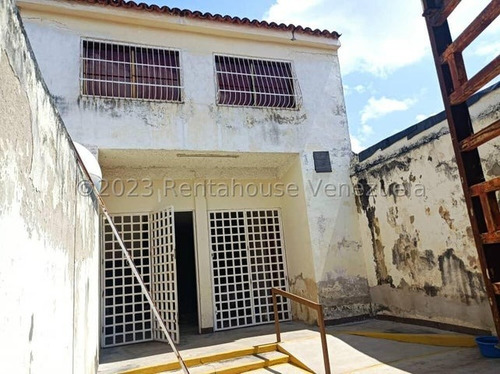 . Jv Vende Haz Realidad Tu Sueño: Casa Quinta Espaciosa Y Luminosa En Zona Cotizada, Ideal Para Disfrutar De La Tranquilidad Y La Cercanía A La Ciudad. 25-8374