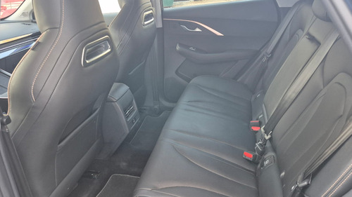 Omoda C5, Premium