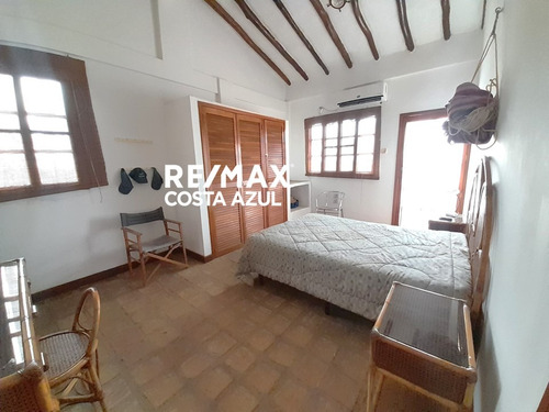 En Venta Acogedor Apartamento De (83) Metros Cuadrados Con Salida Directa A La Playa En Residencias Los Cayos
